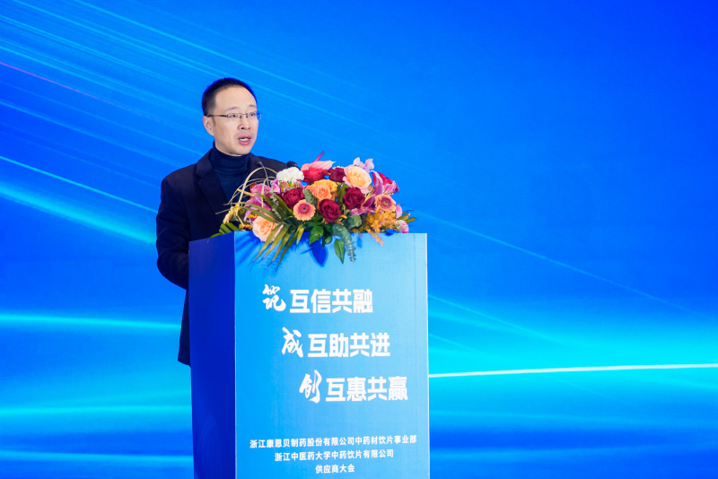 17536849924468128kKJ.jpg 章龍.jpg